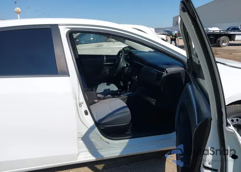 2015 Toyota Corolla L z USA, uszkodzony, nr VIN 5YFBURHE8FP313149